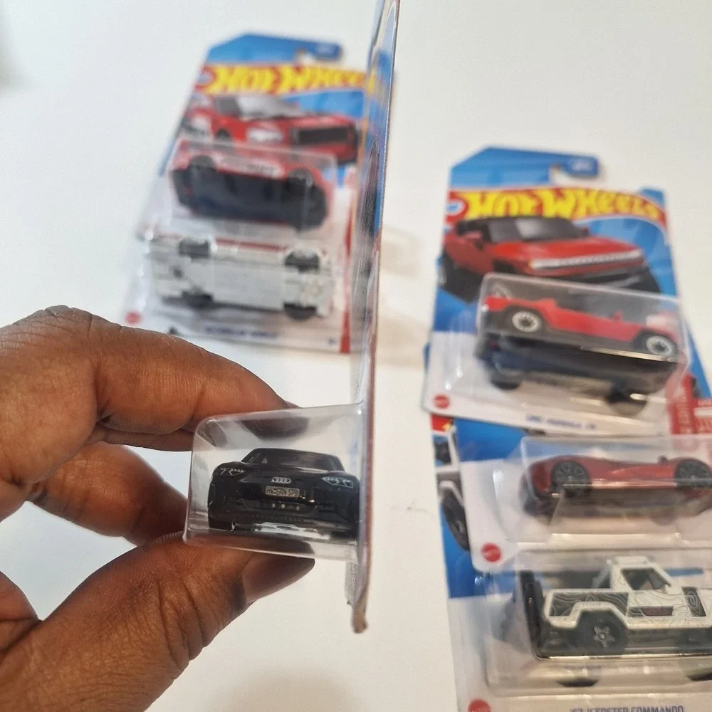 Hot Wheels Target Red Edition 6 Cars Cadillac/ Audi/ Hummer/‎ McLaren/ Charger